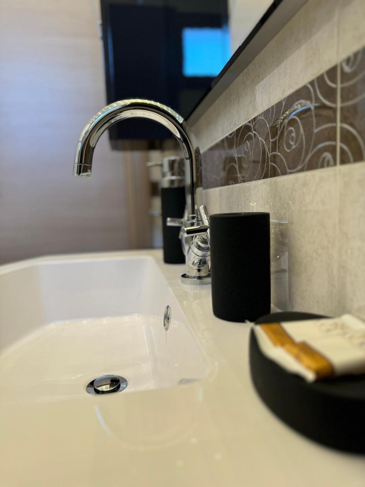 Family Stylish Apartment Norcia Extérieur photo