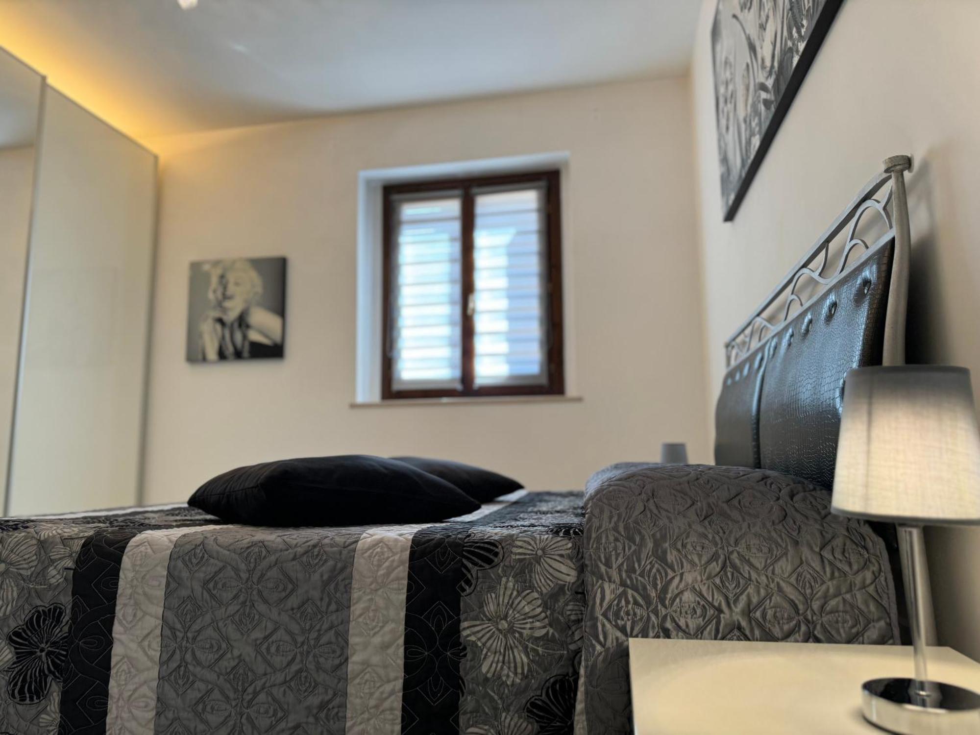 Family Stylish Apartment Norcia Extérieur photo